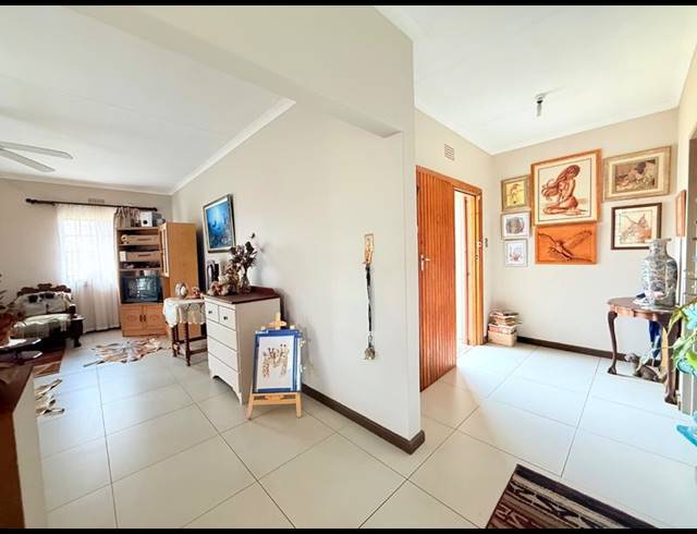 3 BEDROOM HOUSE FOR SALE IN VANDERBIJLPARK SE 2